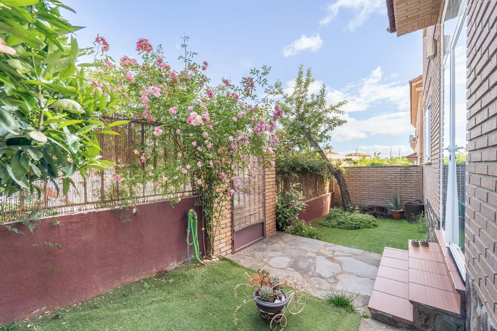 Jardín de Casa adosada en venta en La Torre de Esteban Hambrán con Aire acondicionado, Calefacción y Jardín privado