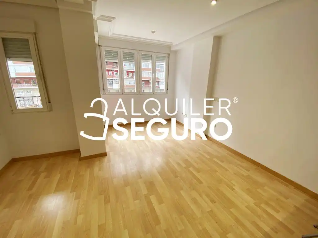 Bedroom of Flat for rent in Madrid  with Air Conditioner and Heating