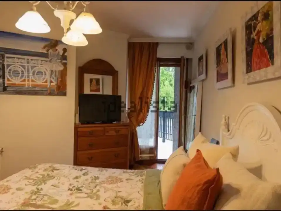 Bedroom of Flat for sale in Irun 