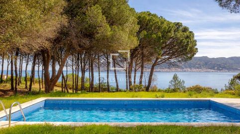 Exclusiva villa en Port de la Selva en primera línea con jardín y piscina