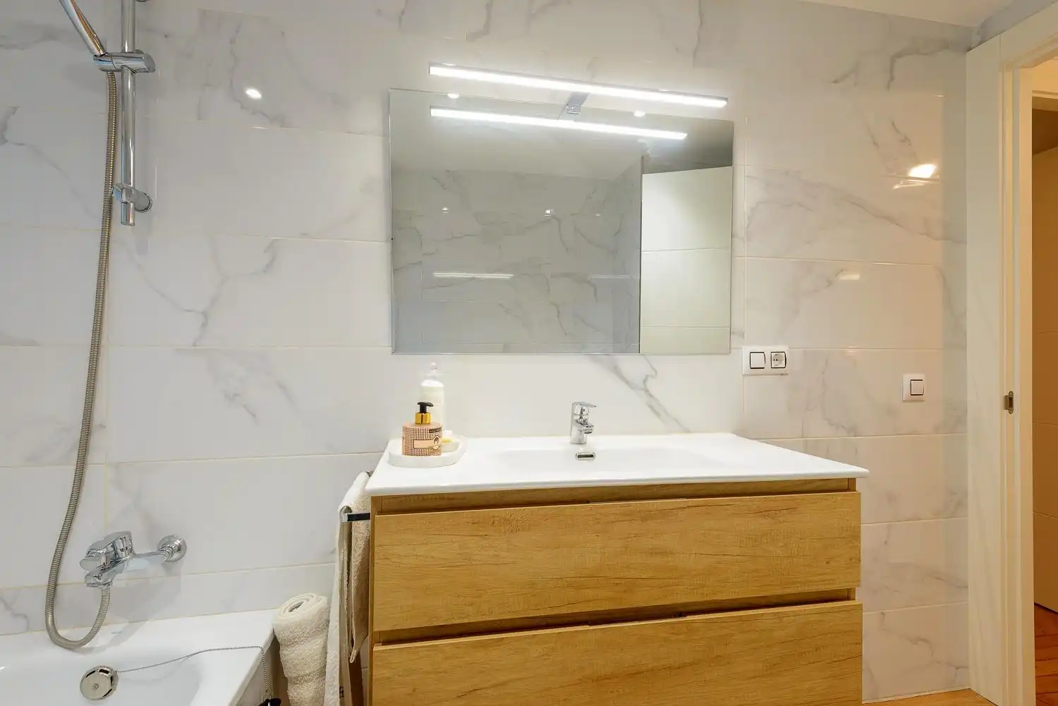Baño de Piso en venta en Oviedo  con Calefacción y Parquet