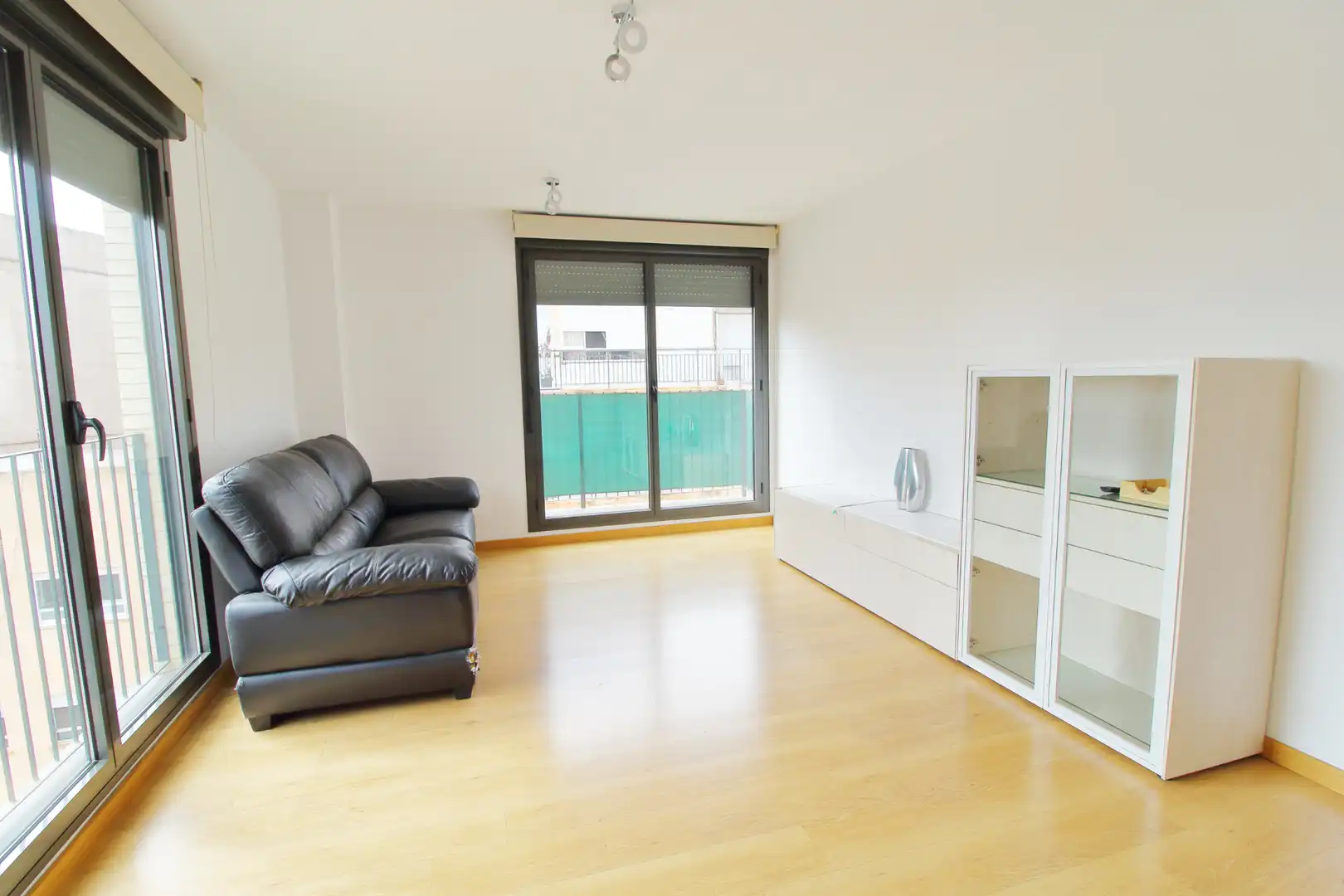 Living room of Flat for sale in Valencia  with Air Conditioner, Parquet flooring and Balcony