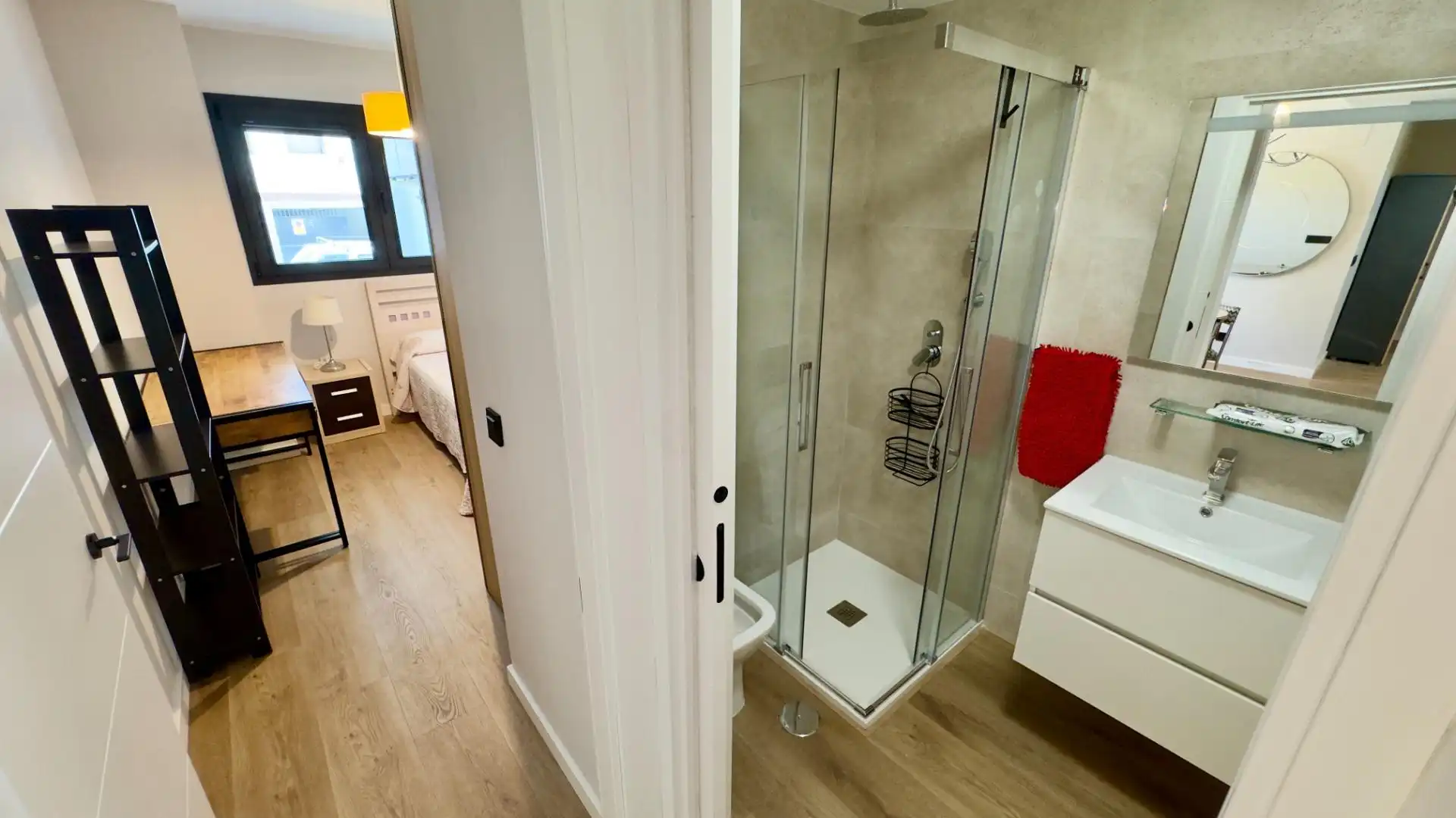 Bathroom of Flat for rent in Granada  with Air Conditioner, Heating and Terrace