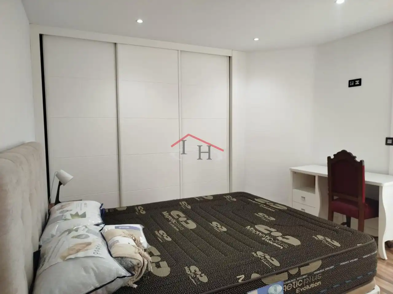 Habitación de Piso en venta en León Capital  con Calefacción, Parquet y Terraza