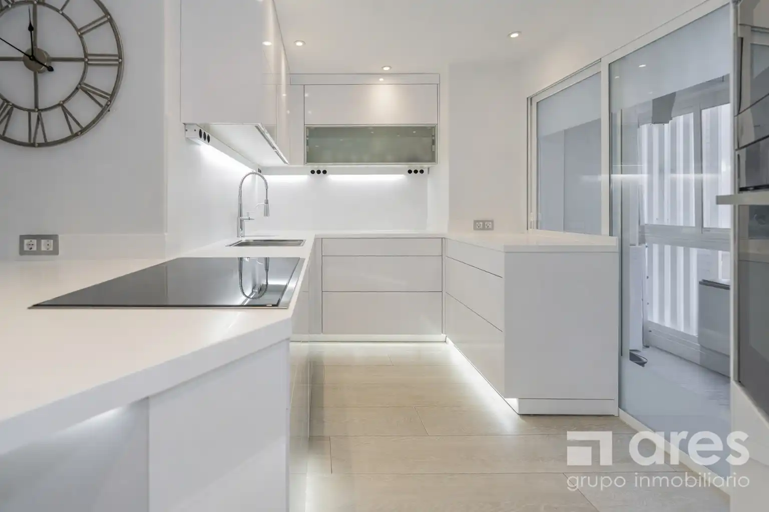 Kitchen of Flat for sale in Madrid  with Air Conditioner, Heating and Private garden