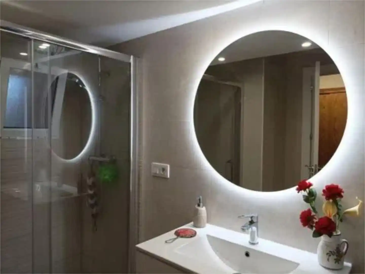 Bathroom of Houses for sale in Gilet  with Air Conditioner, Private garden and Storage room