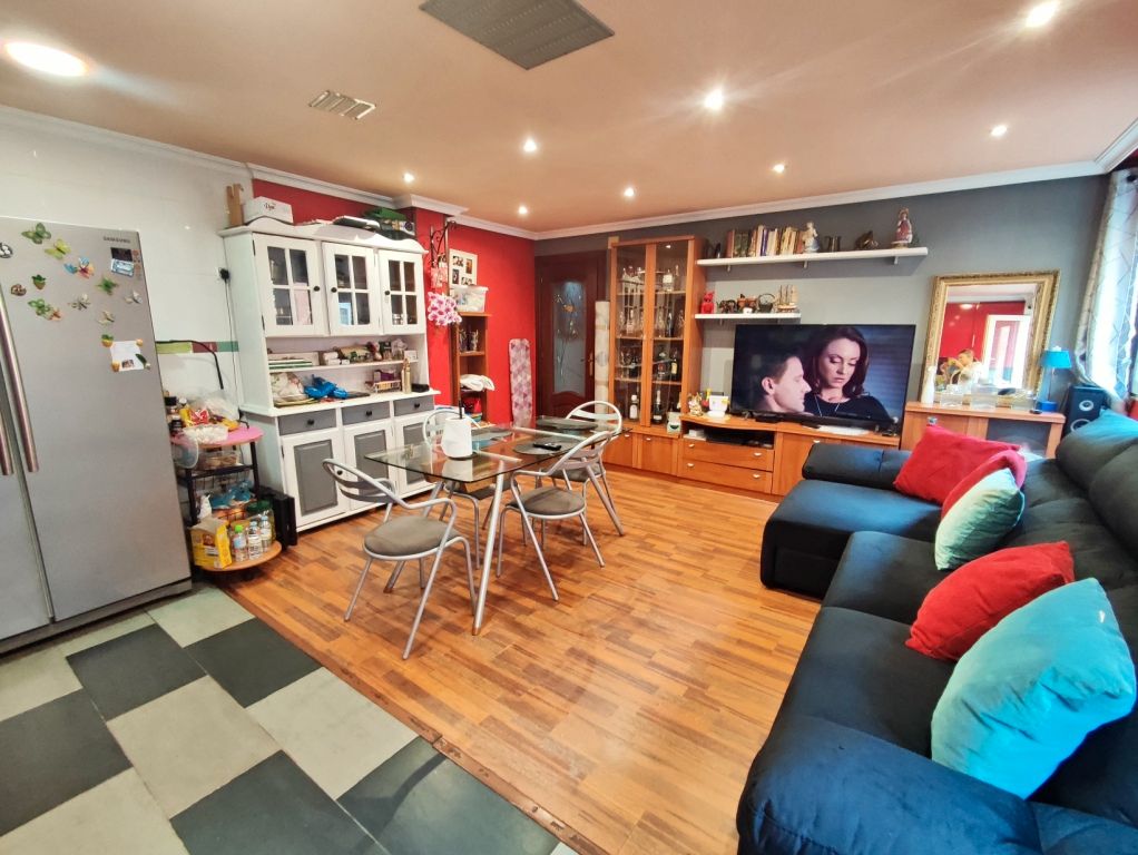 Sala d'estar de Pis en venda en Gijón  amb Calefacció, Moblat i Forn