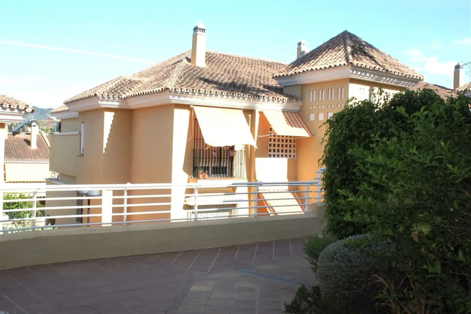 Vista exterior de Apartamento en venta en Marbella con Aire acondicionado y Terraza