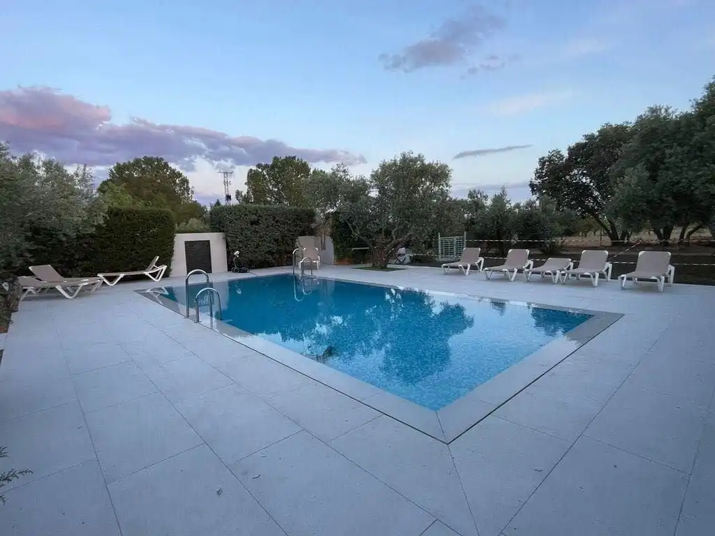Piscina de Finca rústica en venta en Jaén con Jardín privado y Piscina