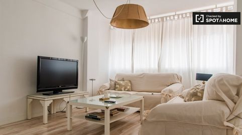 Tranquilo apartamento de 2 dormitorios en alquiler en Camins al Grau