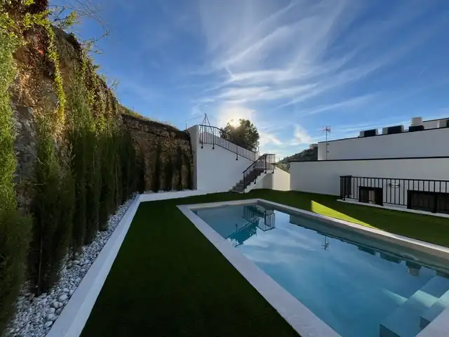 Piscina de Casa o xalet en venda en Calafell amb Aire condicionat, Calefacció i Jardí privat