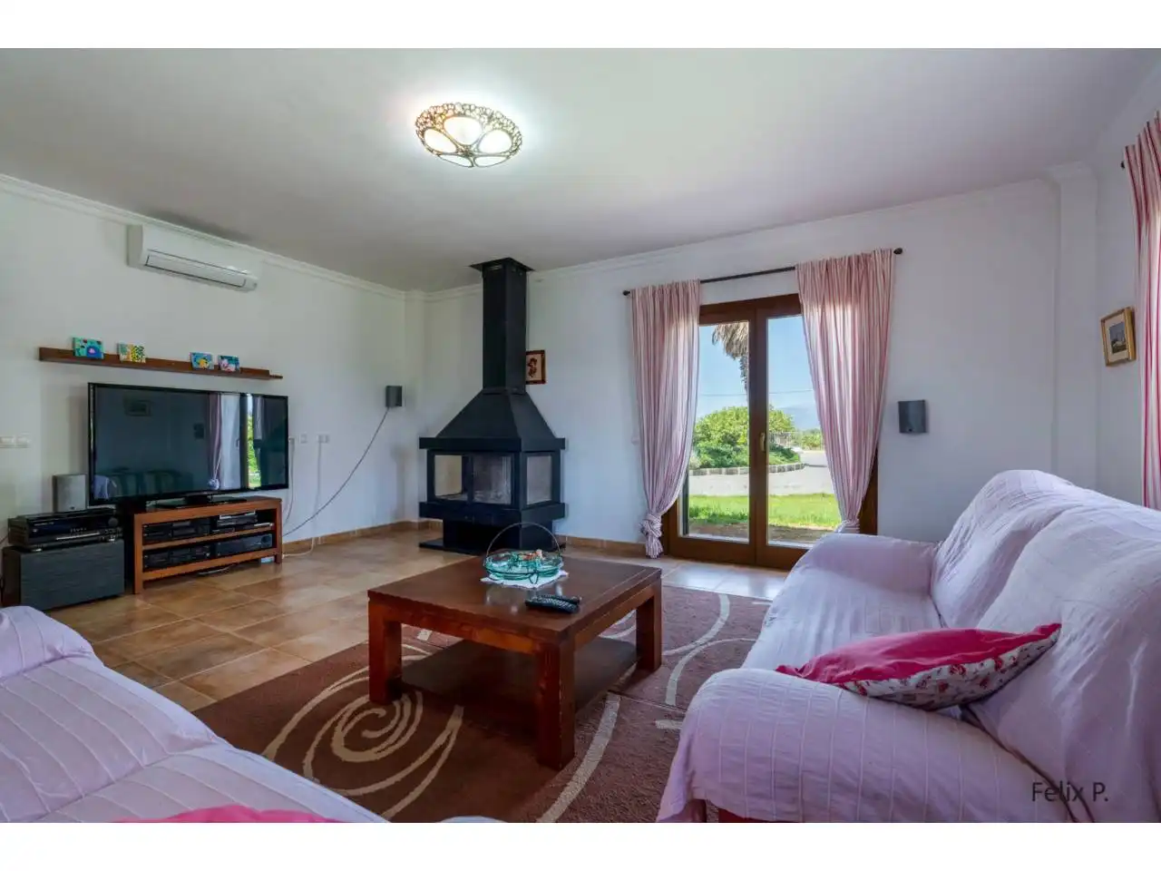 Sala d'estar de Finca rústica en venda en Muro amb Aire condicionat, Jardí privat i Terrassa