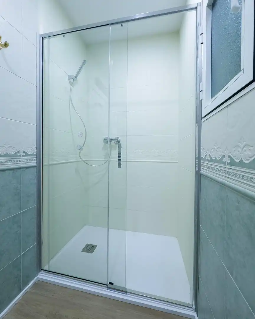 Baño de Piso de alquiler en Alicante / Alacant con Aire acondicionado y Terraza