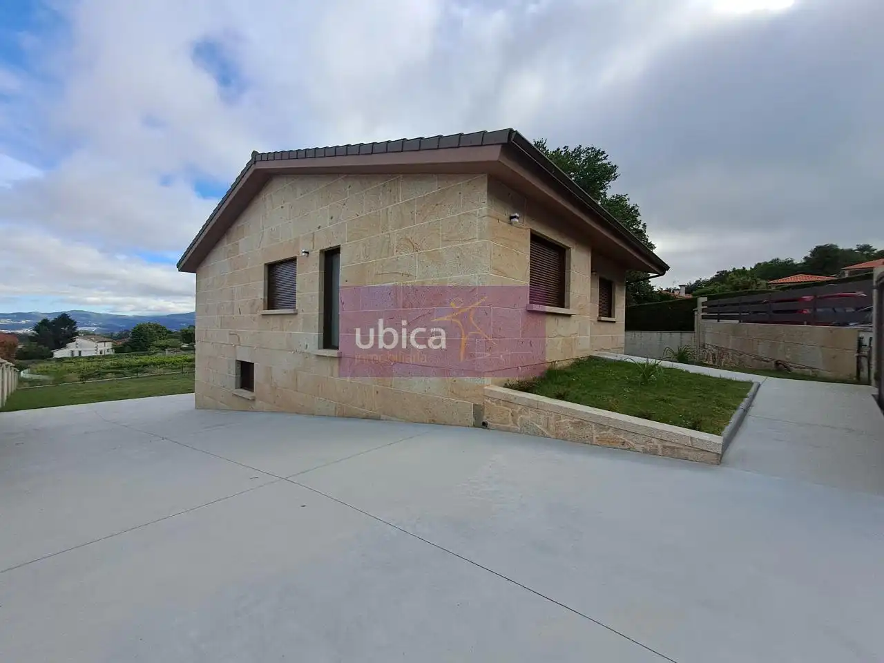 Vista exterior de Casa o xalet en venda en Tomiño amb Calefacció, Jardí privat i Terrassa
