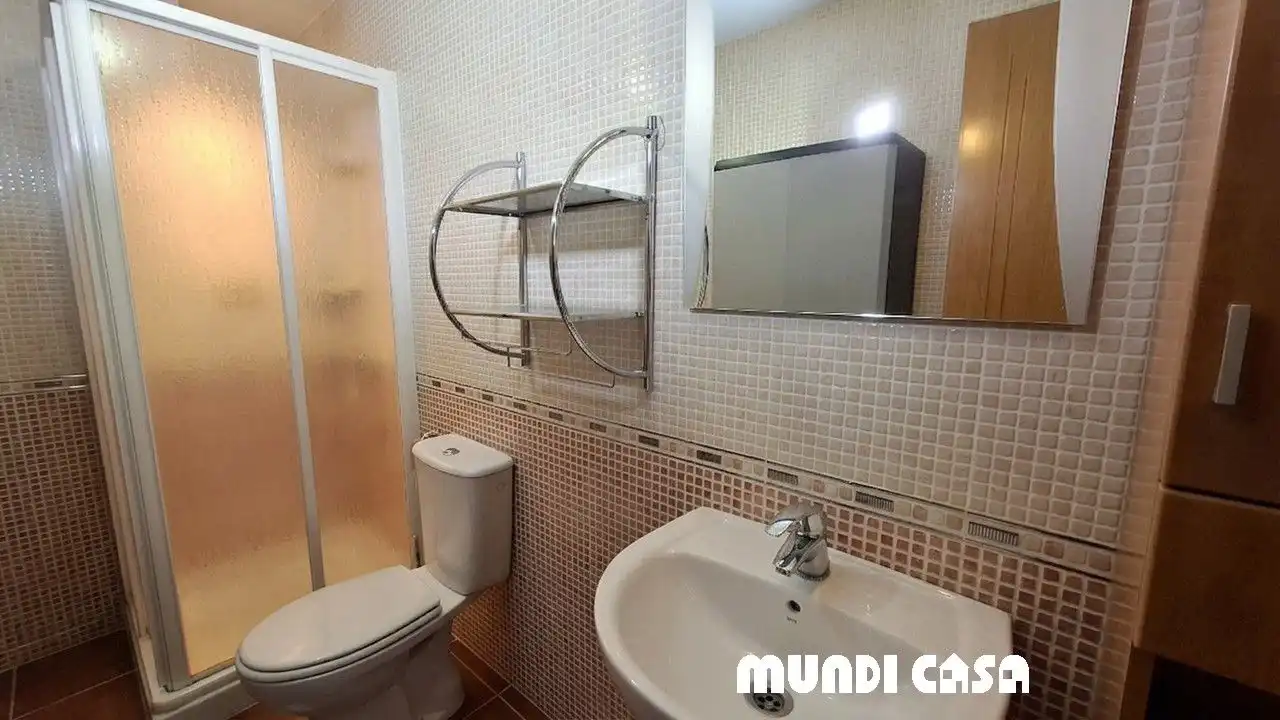 Baño de Ático de alquiler en Rianxo con Calefacción, Terraza y Trastero