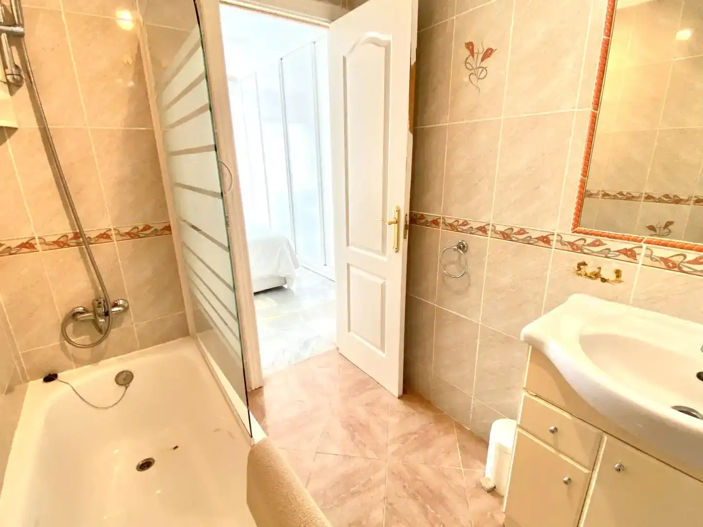 Badezimmer von Wohnung zur Miete in Mijas mit Schwimmbad
