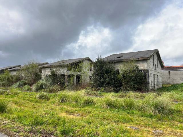 Casa-chalet en Venta en Esfarrapa . Apu-R7. Parcela en Coristanco