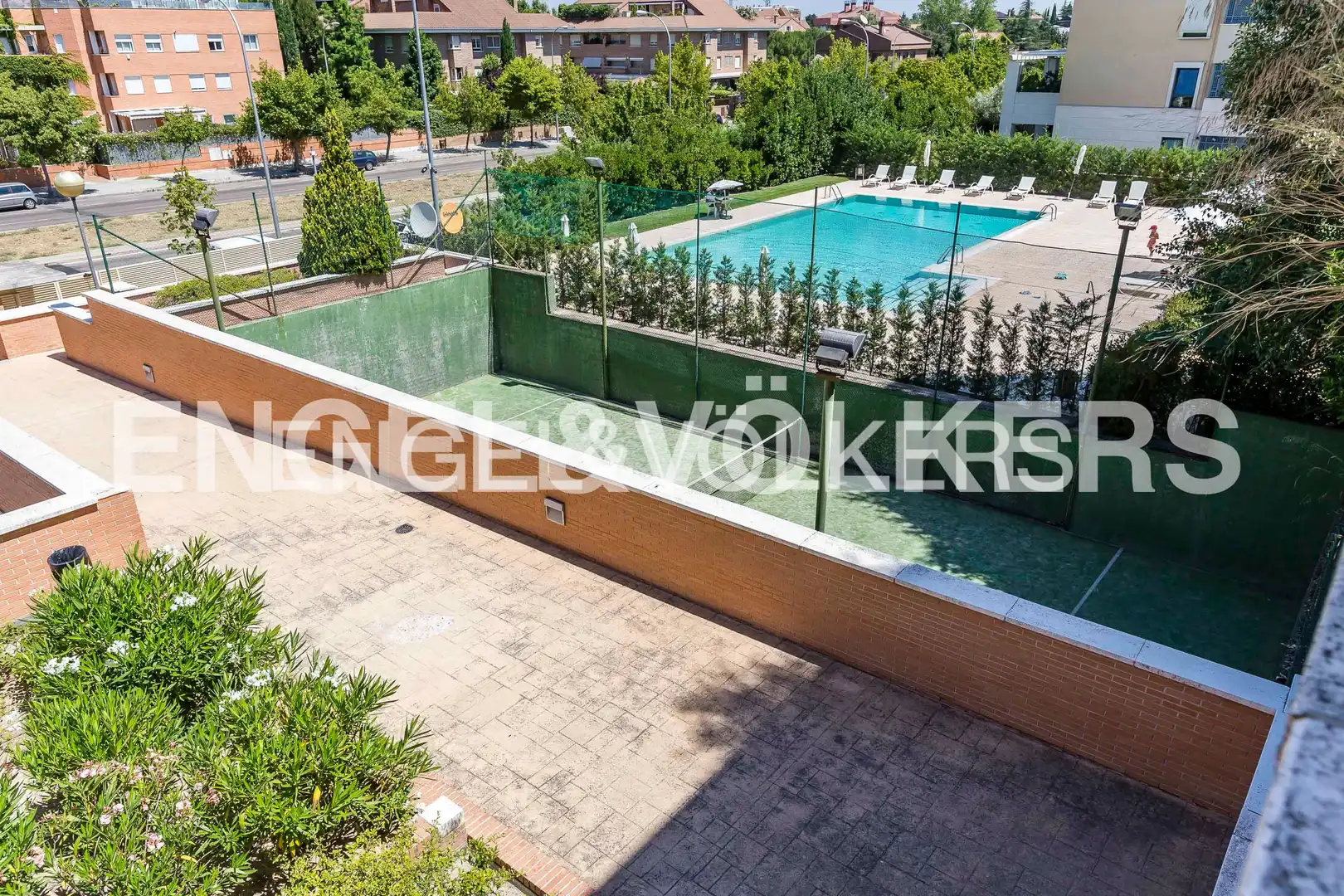 Piscina de Dúplex en venda en Madrid amb Aire condicionat, Calefacció i Terrassa