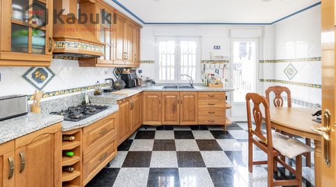En el corazón de Jun se encuentra esta magnífica vivienda de tres plantas, perfecta para quienes buscan amplitud, comodidad y una, imagen 2
