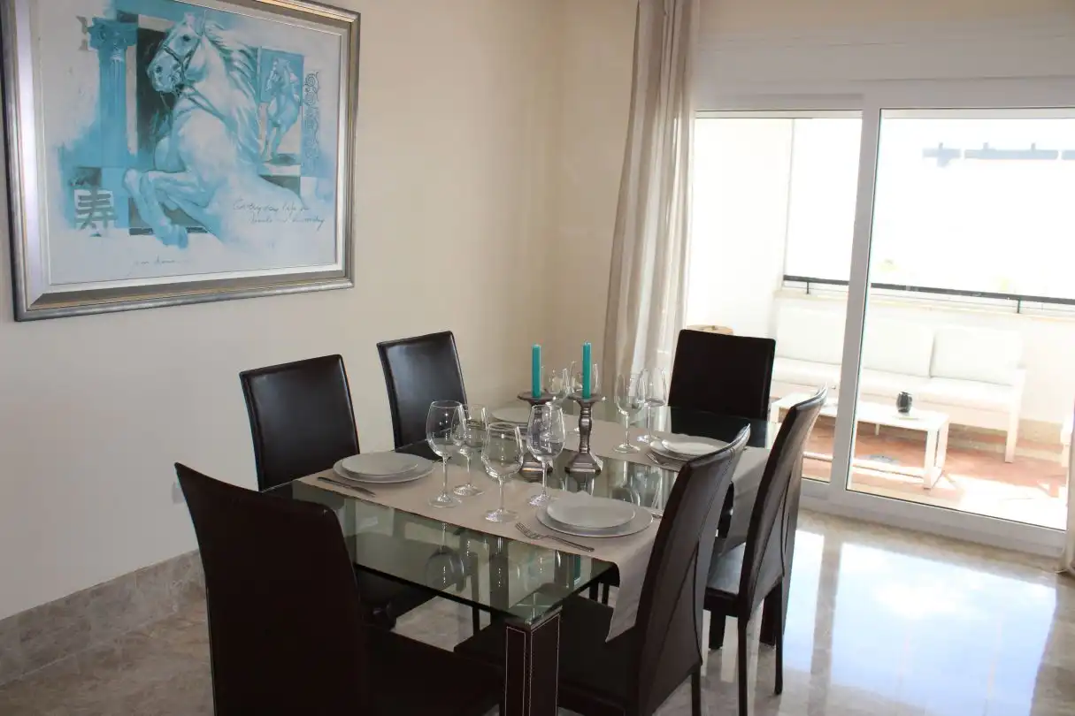 Comedor de Casa adosada de alquiler en Marbella con Aire acondicionado, Calefacción y Jardín privado