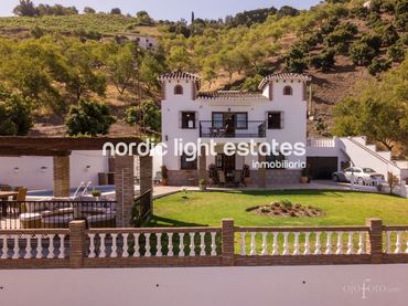Casa amb piscina en venda a Iznate