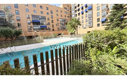 Piscina de Pis en venda en  Madrid Capital