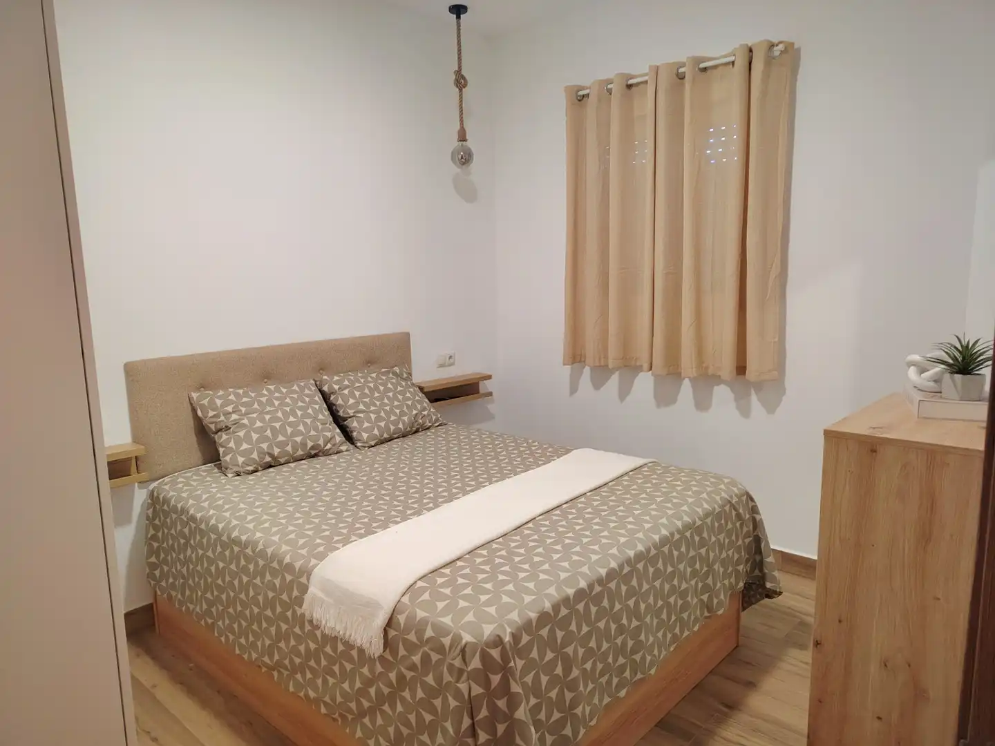 Ground floor for rent in Urbanización Costa del Oro, Centro Internacional