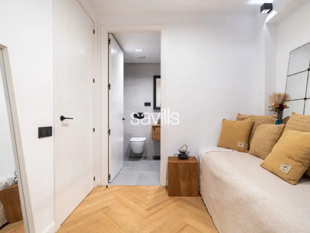 Dormitori de Apartament en venda en Barcelona amb Aire condicionat, Terrassa i Forn