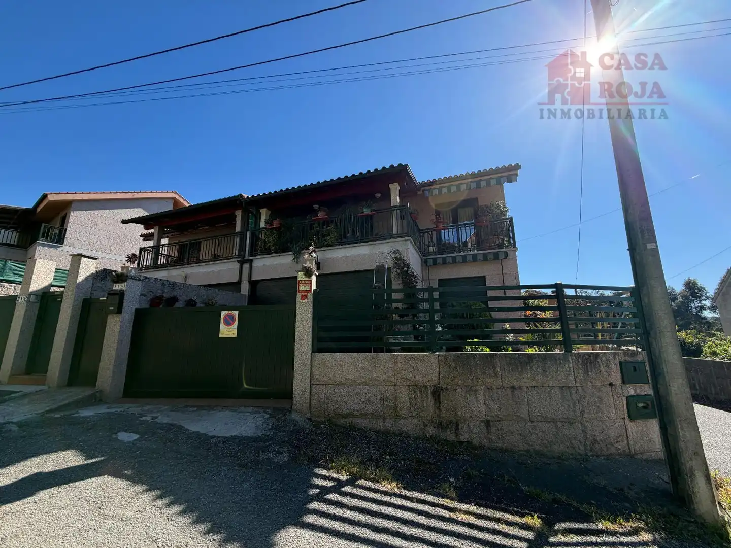 Außenansicht von Einfamilien-Reihenhaus zum Verkauf in Moaña mit Heizung, Parkett und Terrasse
