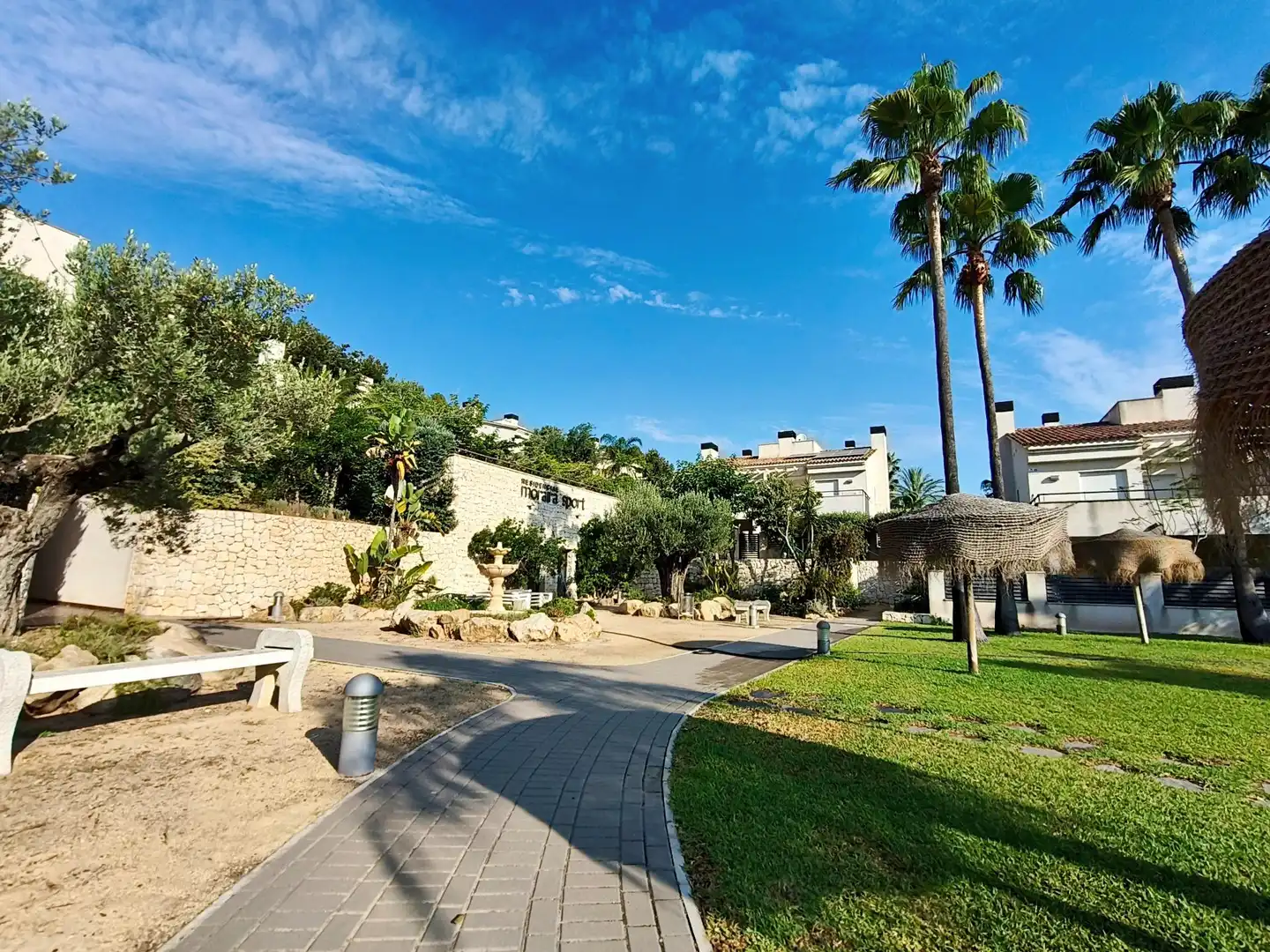 Vista exterior de Casa adosada en venda en Moraira amb Aire condicionat, Calefacció i Jardí privat