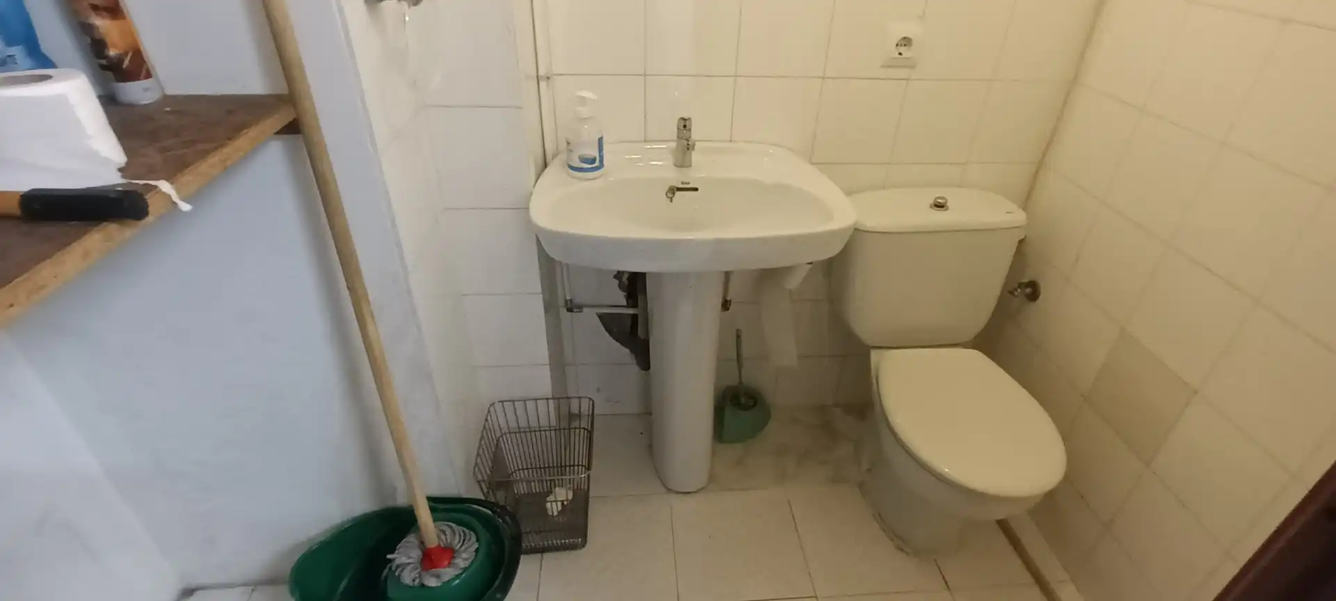 Bathroom of Office for sale in Vigo   with Storage room