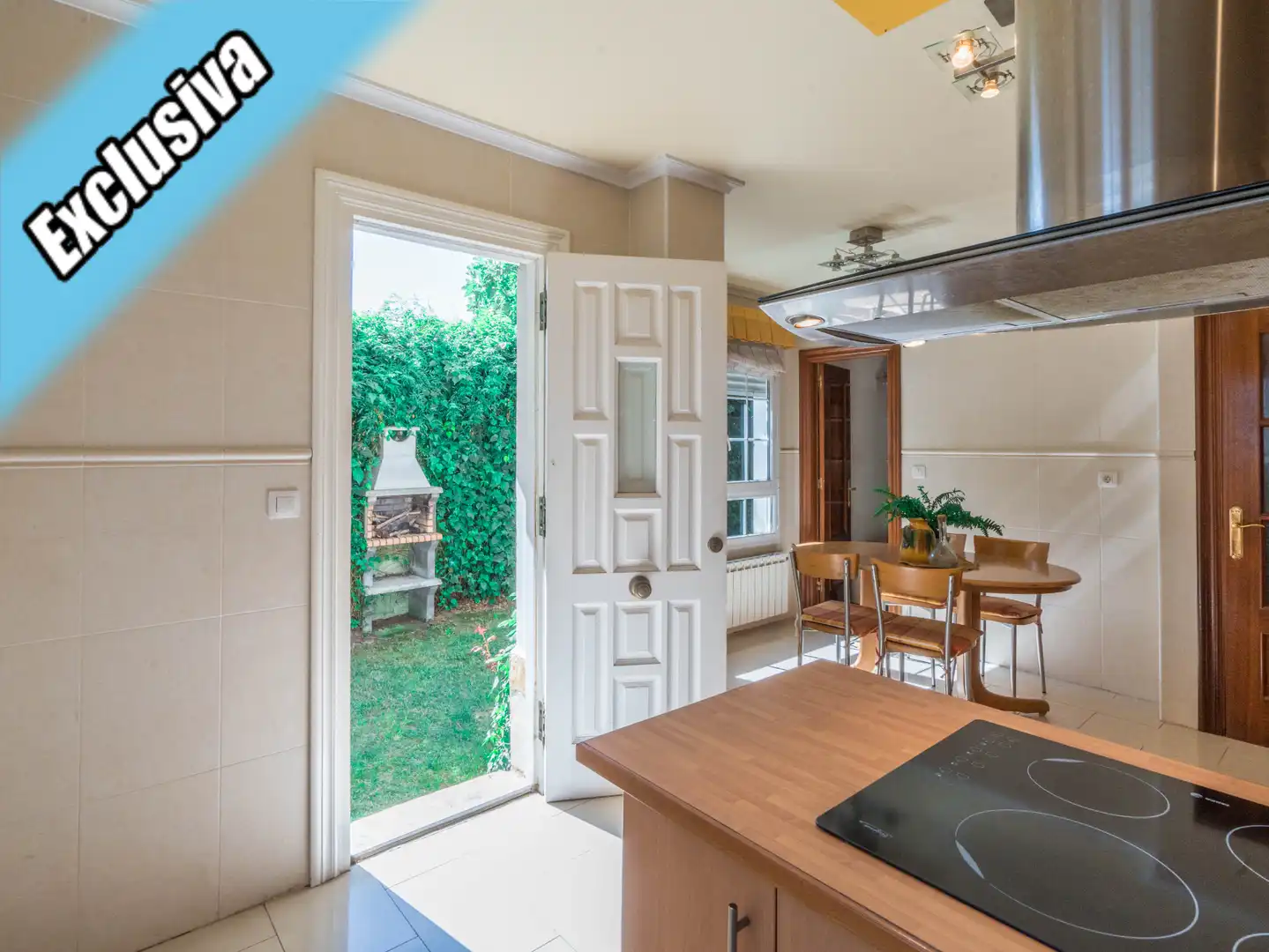 Cuina de Casa o xalet en venda en Bárcena de Cicero amb Calefacció, Jardí privat i Terrassa
