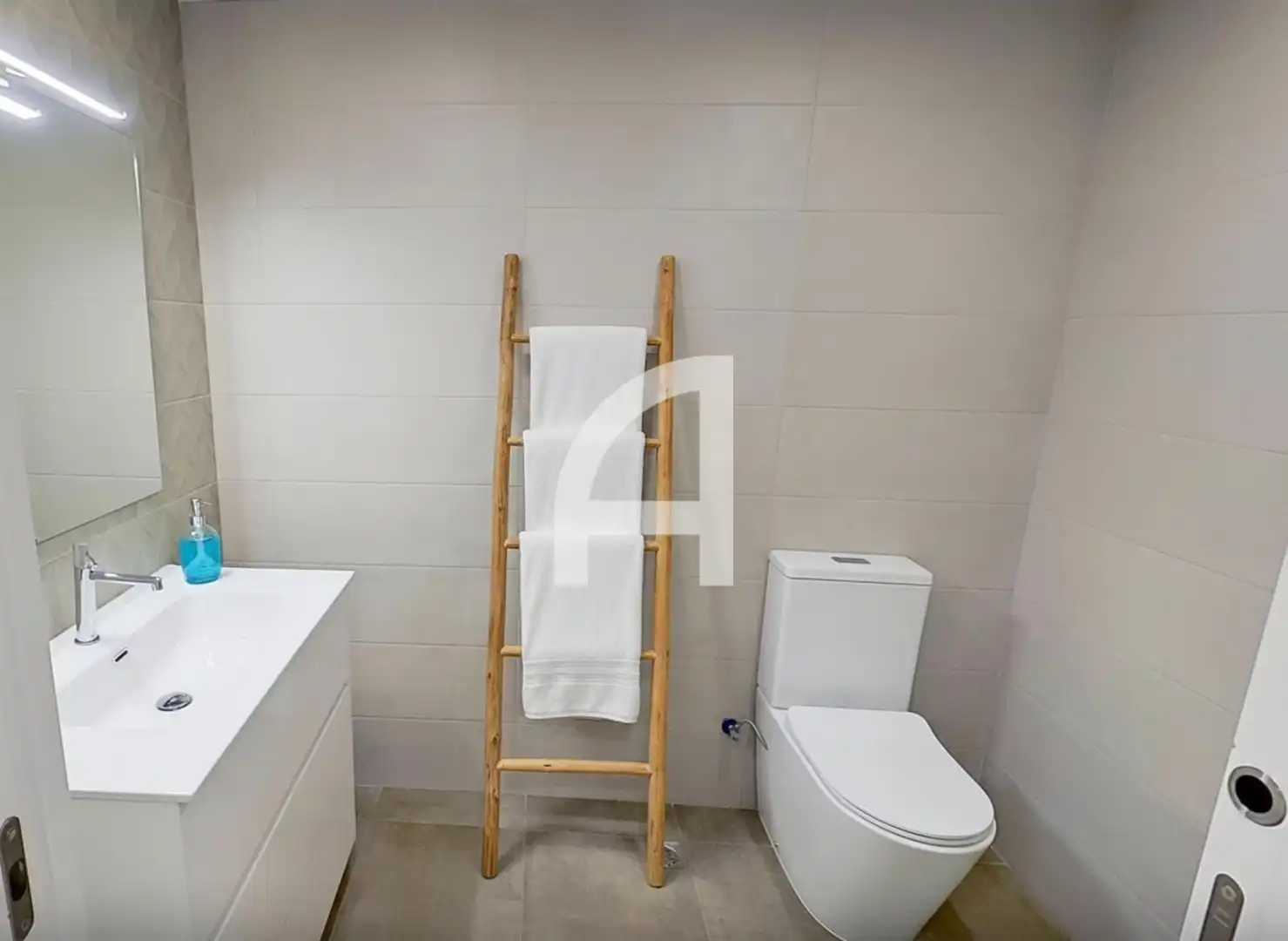 Bathroom of Duplexes for sale in Terrassa  with Air Conditioner, Heating and Parquet flooring