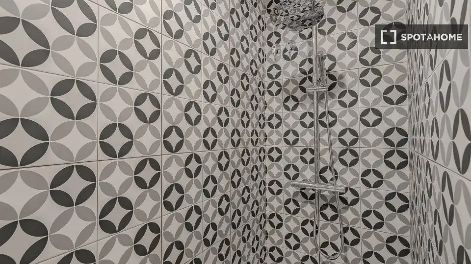 Bathroom of Flat for rent in L'Hospitalet de Llobregat  with Air Conditioner, Heating and Furnished
