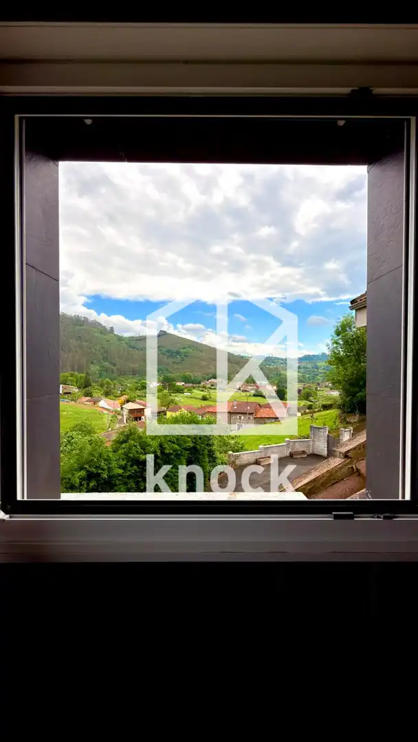 Vista exterior de Casa o xalet en venda en Oviedo  amb Calefacció, Parquet i Terrassa