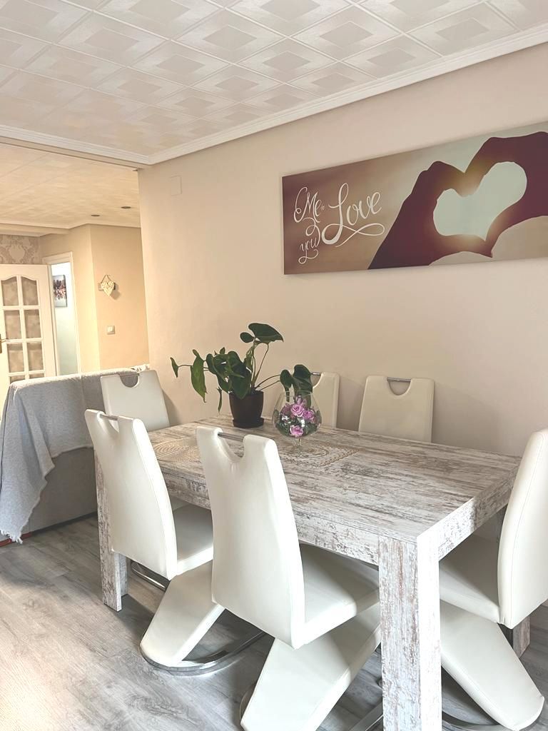 Dining room of Flat to rent in  Valencia Capital  with Air Conditioner, Parquet flooring and Furnished