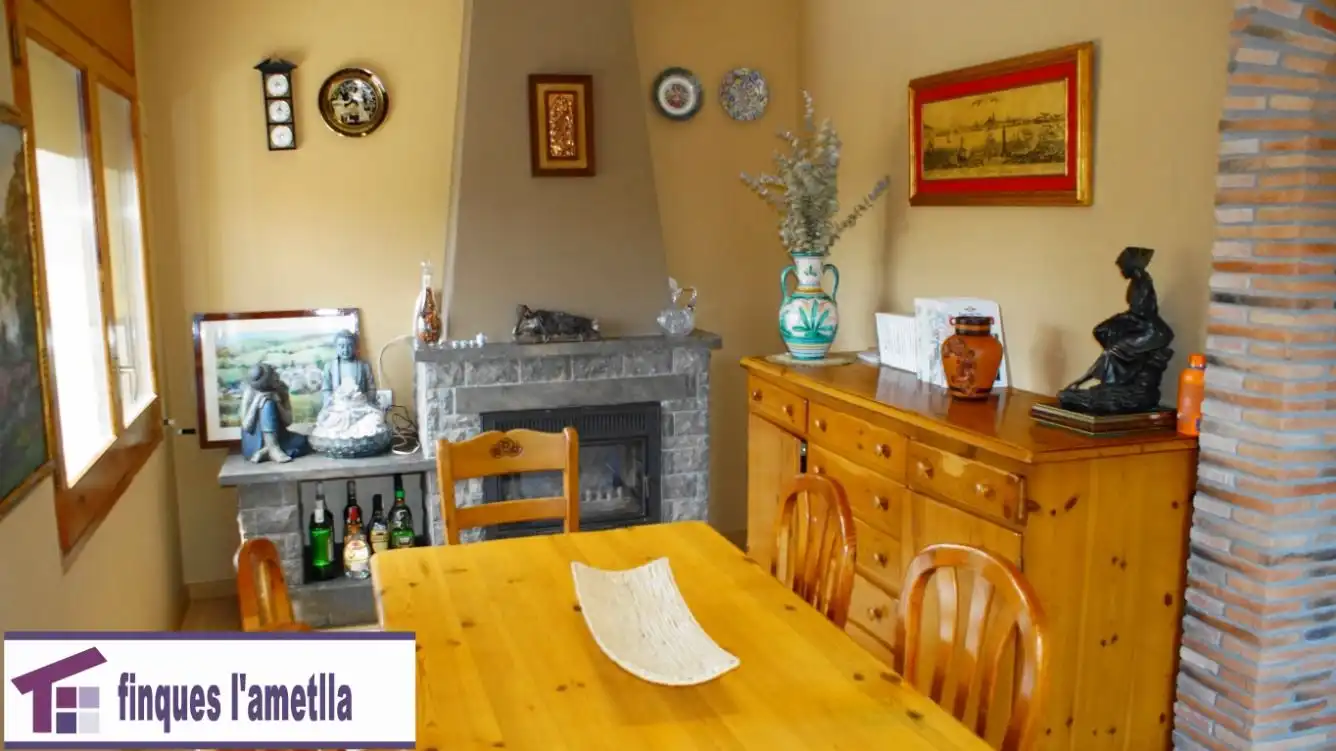 Comedor de Casa o chalet en venta en Bigues i Riells del Fai con Calefacción, Jardín privado y Parquet