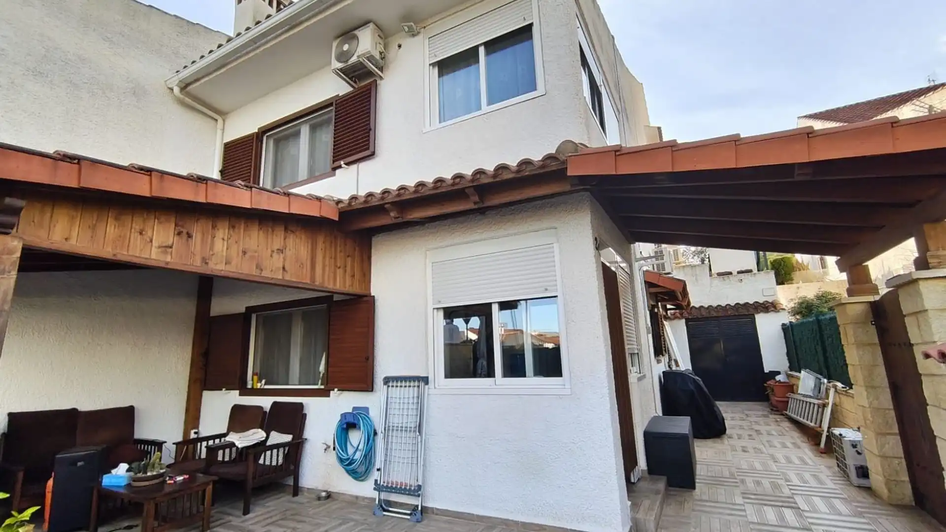 Vista exterior de Casa o chalet en venta en L'Alfàs del Pi con Aire acondicionado y Terraza