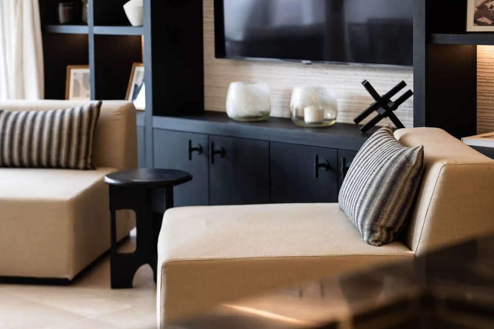 Wohnzimmer von Wohnung zum Verkauf in Marbella mit Klimaanlage, Privatgarten und Parkett