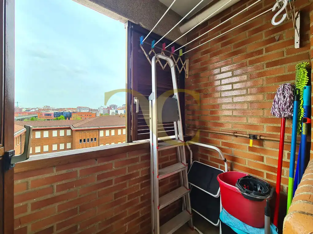 Terrassa de Pis en venda en Gijón  amb Calefacció, Terrassa i Moblat
