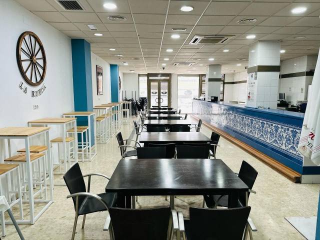 Local comercial en Alquiler en Batán, 93 en Coria del Río