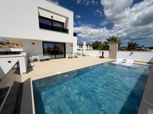 Casa-chalet en Venta en molineros en Rojales