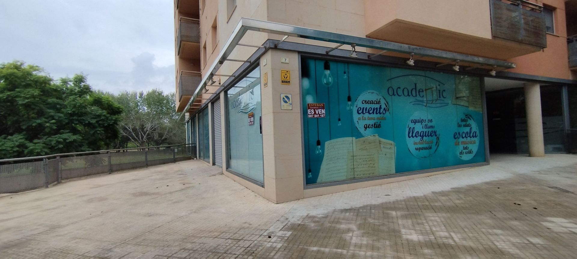 Premises for sale in Tortosa  with Air Conditioner