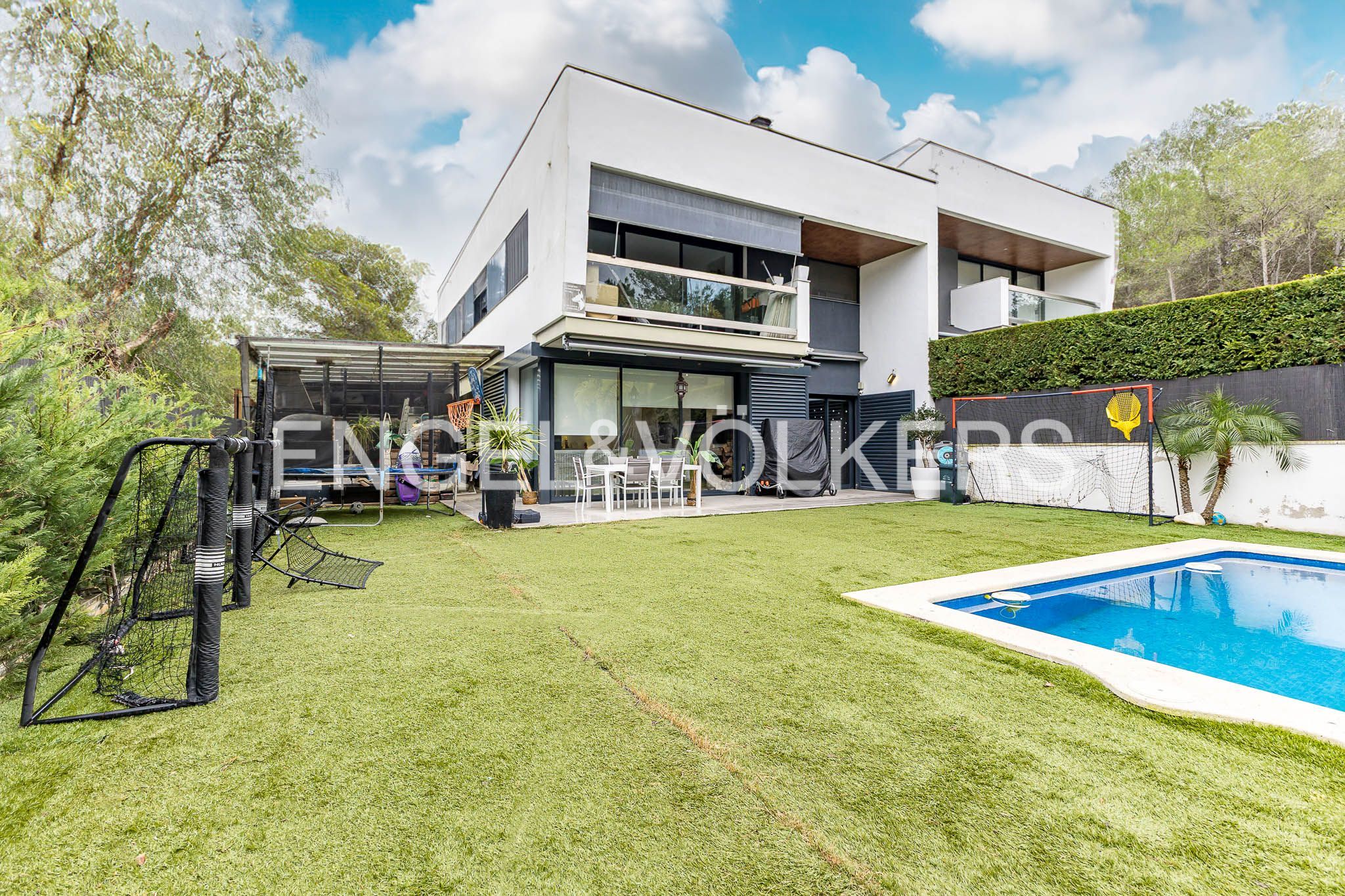 Vista exterior de Casa o chalet de alquiler en Sant Pere de Ribes con Aire acondicionado, Calefacción y Jardín privado