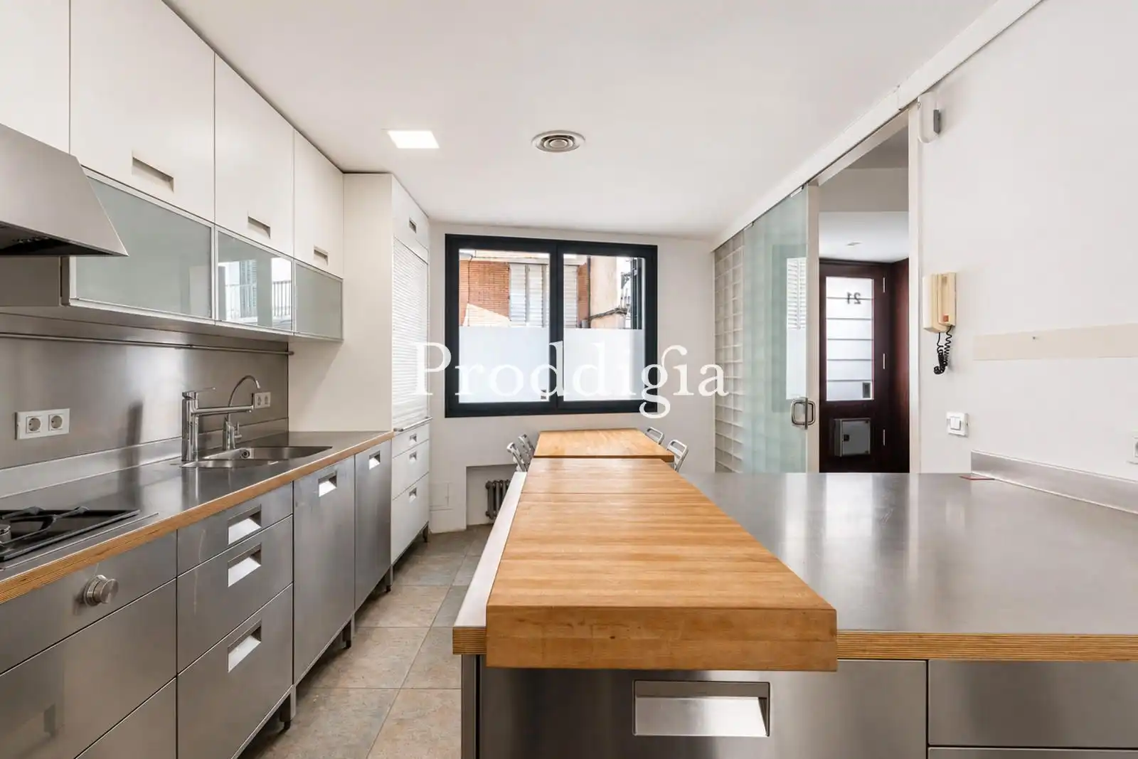 Cuina de Casa o xalet en venda en Barcelona amb Aire condicionat, Calefacció i Terrassa