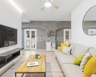 Sala d'estar de Apartament de lloguer en  Barcelona Capital amb Parquet, Moblat i Balcó