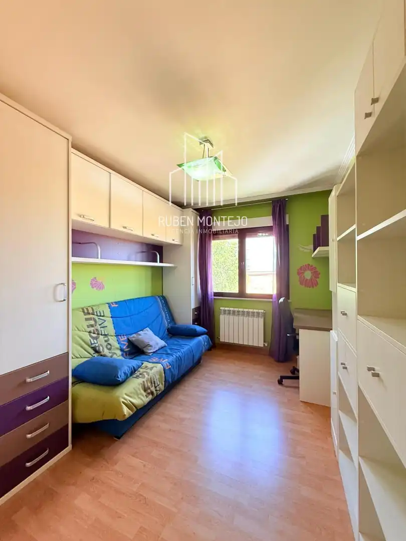 Habitación de Casa adosada en venta en Galindo y Perahuy con Calefacción, Jardín privado y Terraza