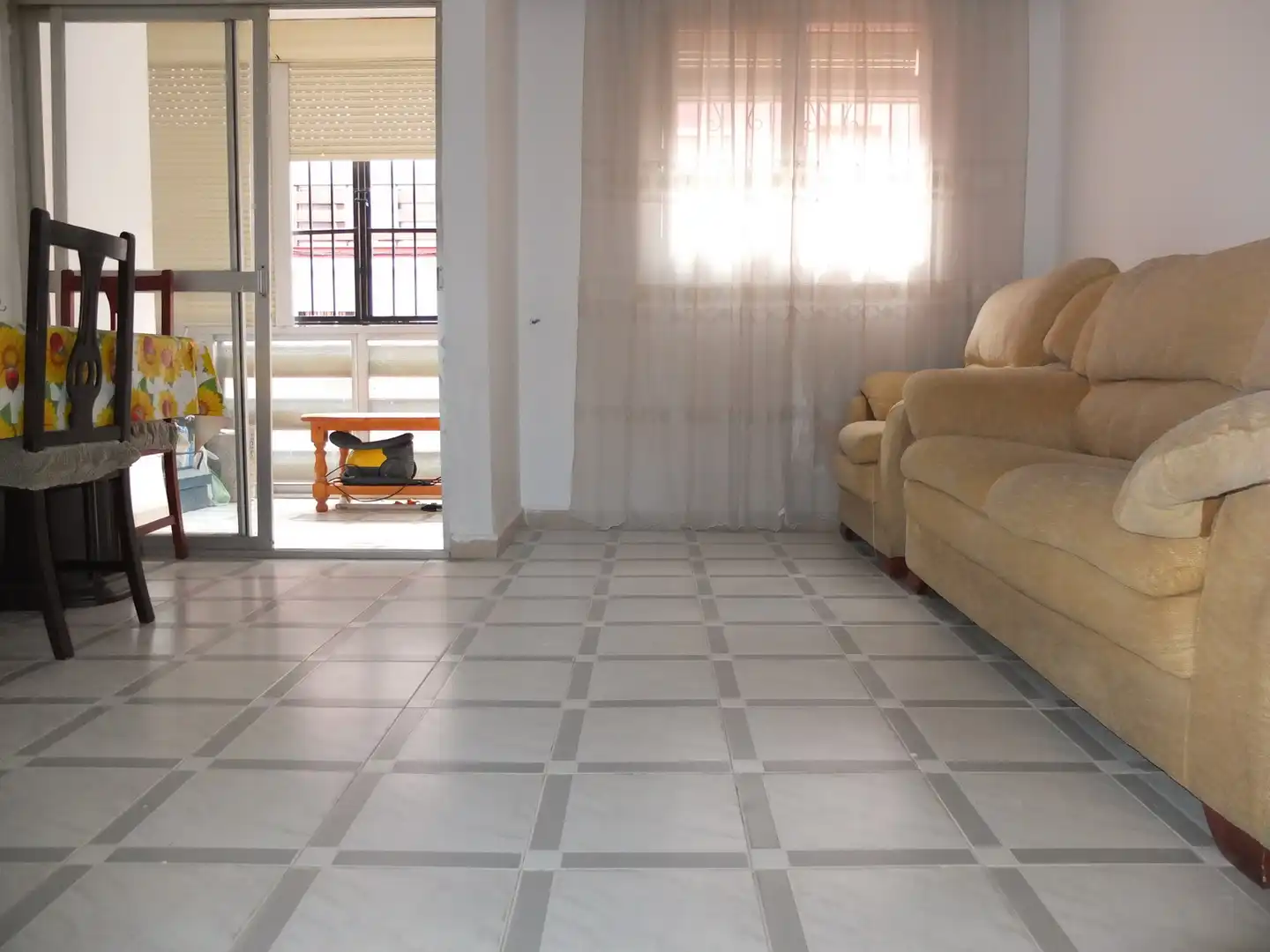 Sala d'estar de Planta baixa en venda en Algeciras amb Terrassa, Traster i Moblat