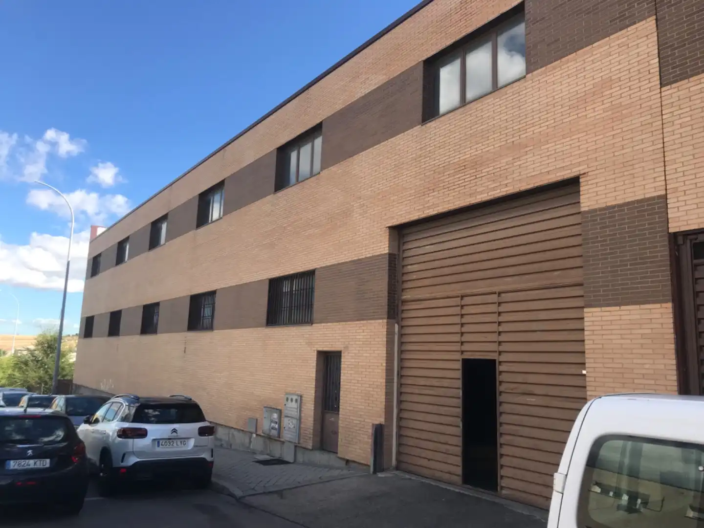 Industrial building for sale in camino viejo de getafe 43
