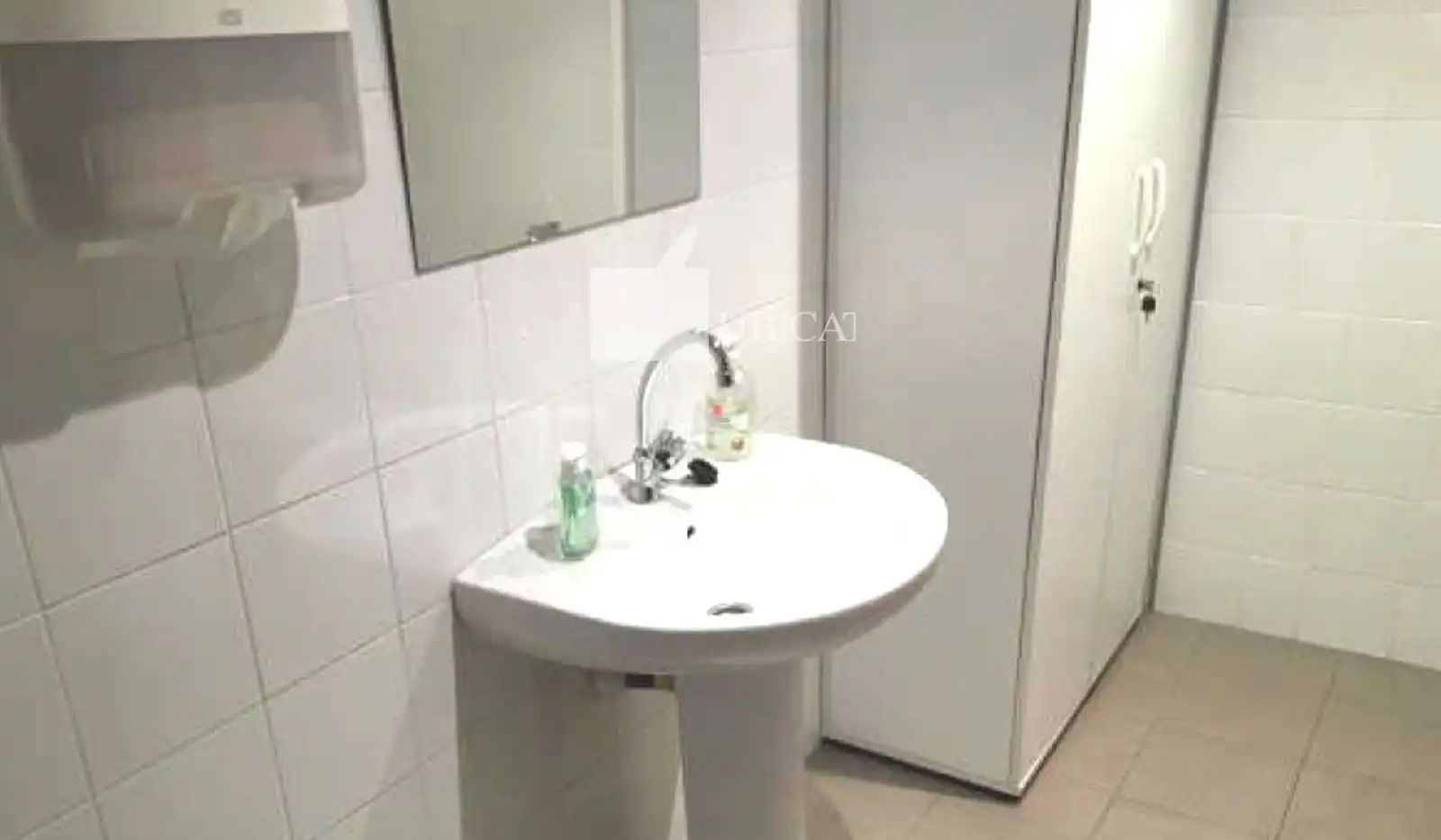 Bany de Nau industrial en venda en Badalona